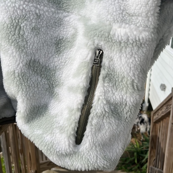 Reversible Sherpa Nike Club Jacket and Green Windbreaker/Raincoat - Picture 13 of 15